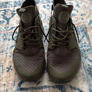 Men's Olive Green Sneakers